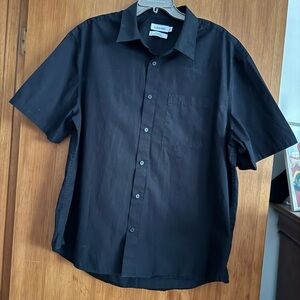 Calvin Klein Short-Sleeve Button-Down Shirt in Black